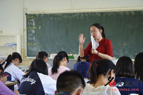 高考临近 考生忙备考 学校特设心理辅导课